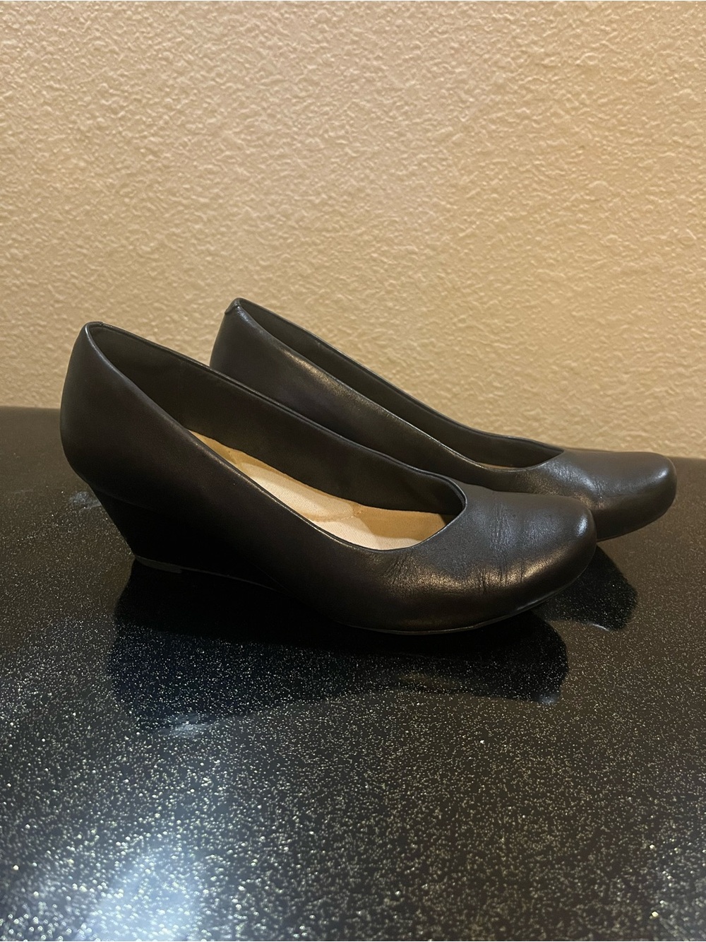Black Leather Wedge Pumps - Women's Work & Dress Shoes 8